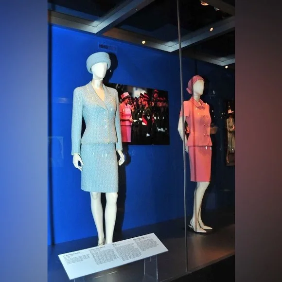 Chanel 1997 Blue White  Princess Diana Tweed Suit. - Picture 15 of 16